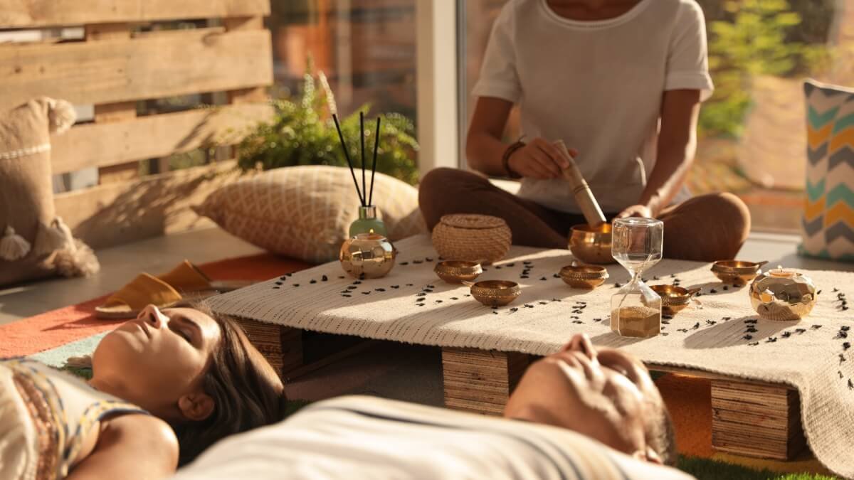Aptariama knyga soft tissue release pavaizduota knyga Soft Tissue And Trigger Point Release ir knygoje randamos, kur pavaizduota kaip atliekam technika.