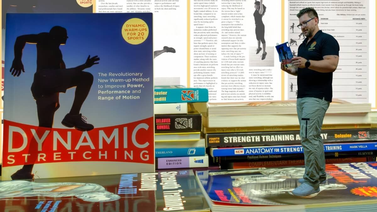 Apžvelgiama Knyga Dinamic Streching. Aptariame knygos pliusus ir minusus.