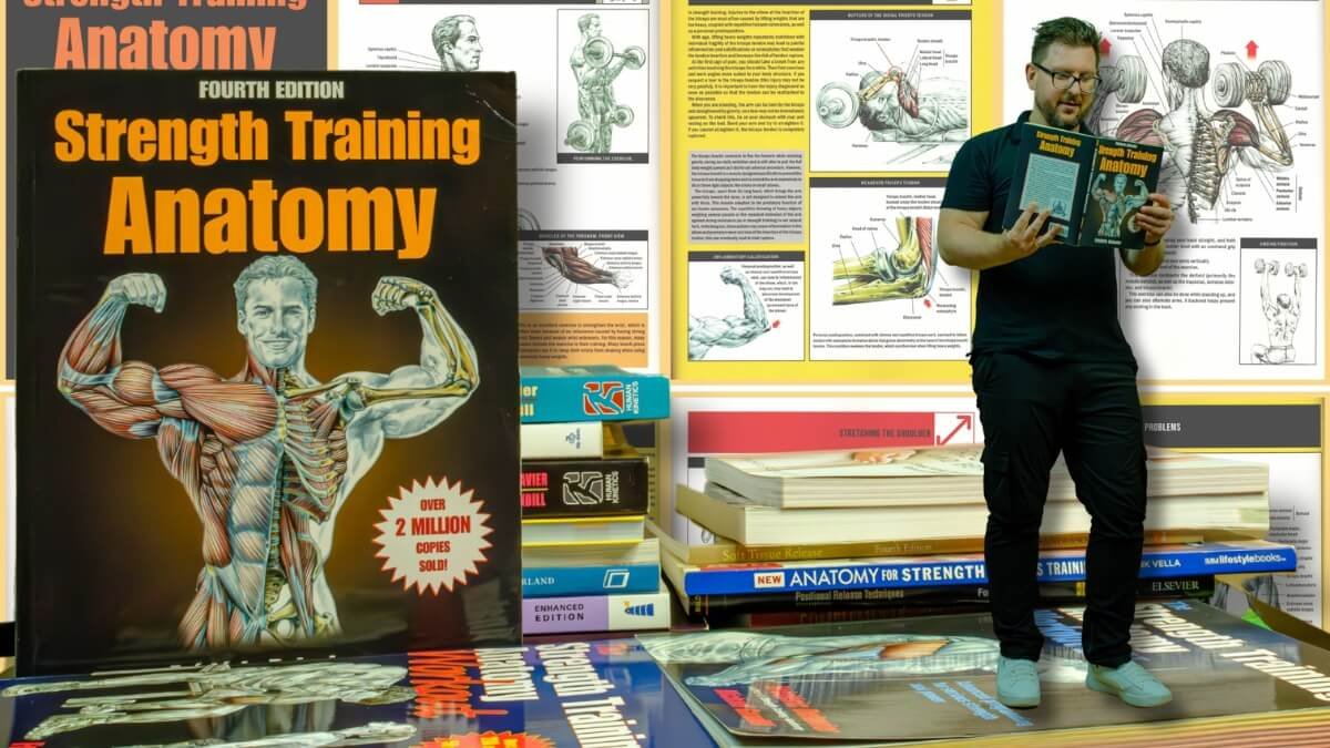 Apžvelgiama Knyga Strenght Training Anatomy. Aptariame knygos pliusus ir minusus.