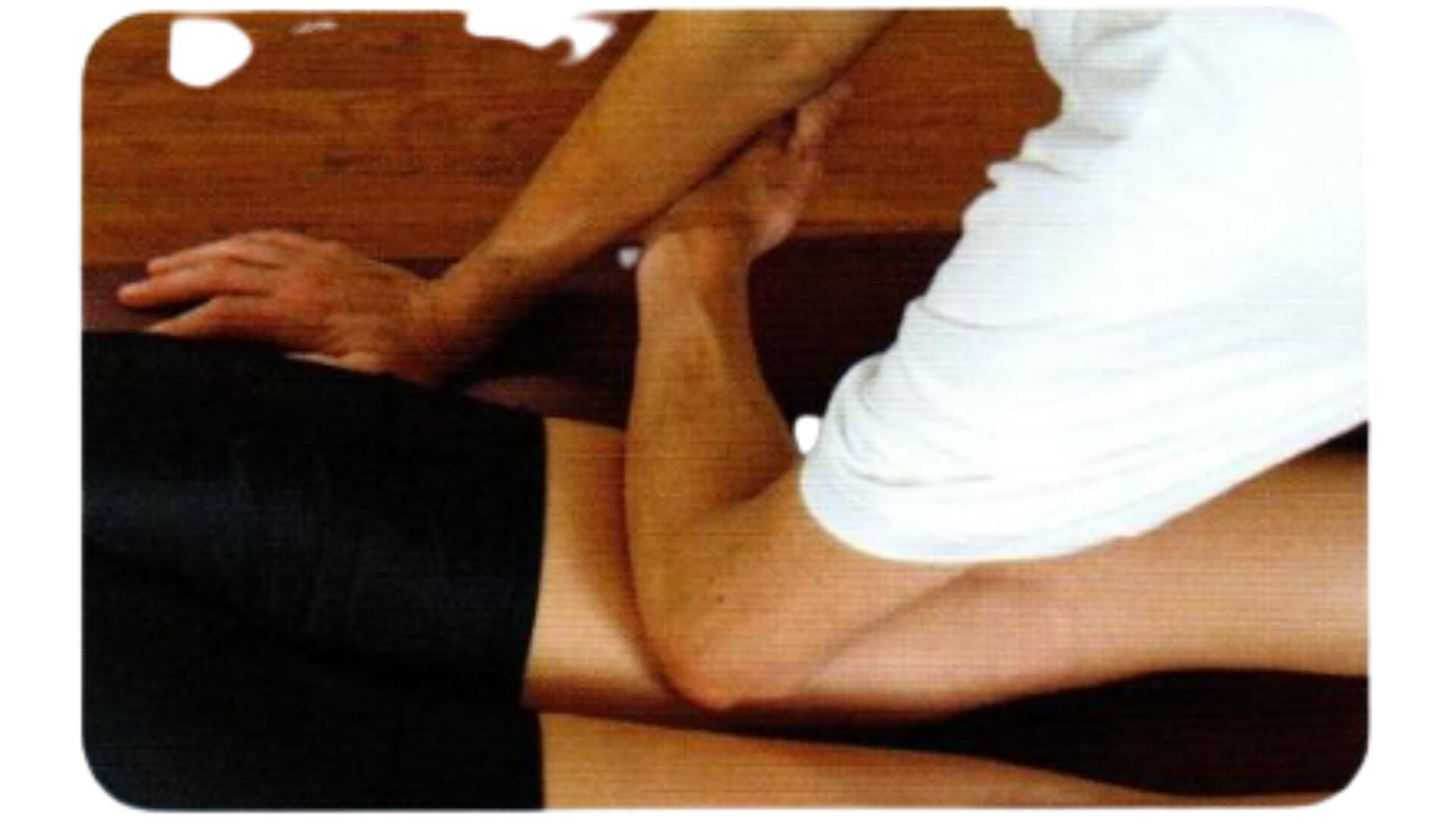 Masažas Užpakalinės Šlaunies Raumenų Patempimui (Hamstring Strain) Masažas Užpakalinės Šlaunies Raumenų Patempimui (Hamstring Strain). Dilbio masažo technika hamstring raumenų atpalaidavimui.